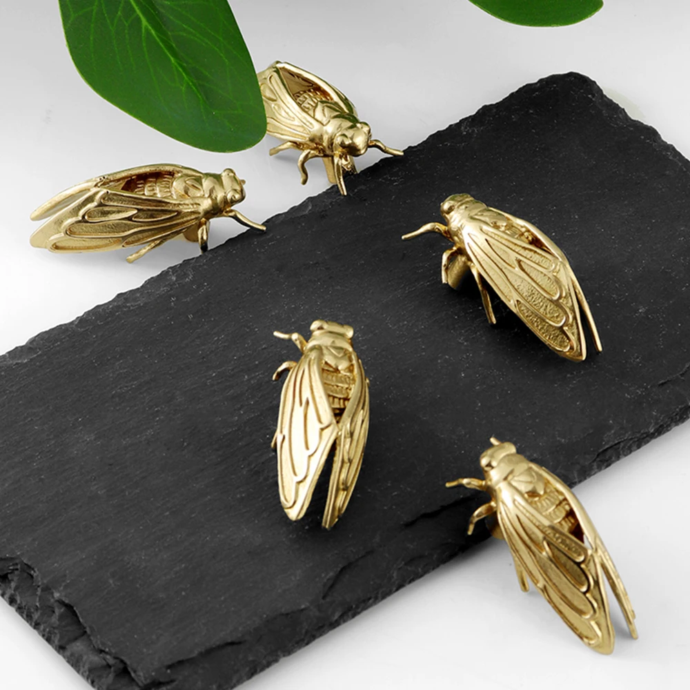 Brass Cicada Cabinet Door Knob - Unique Furniture Hardware Pulls recension och pris